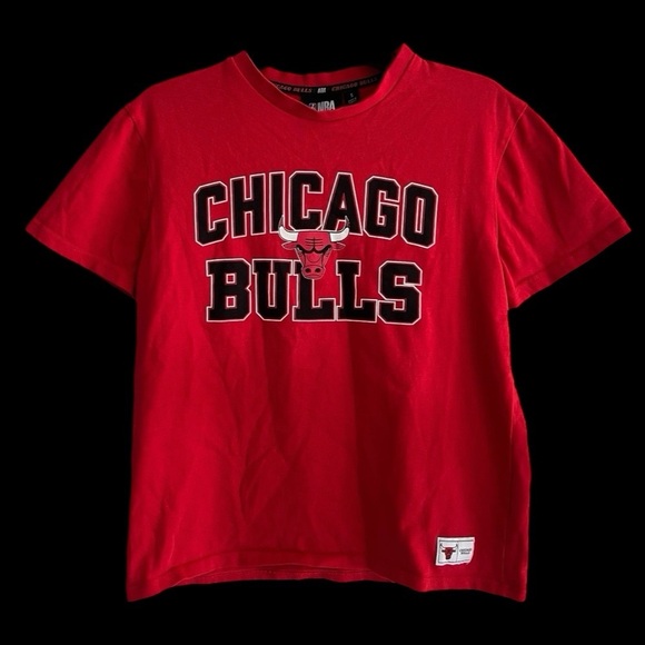 NBA Womens Red Chicago Bulls Crewneck Tee Size S Basketball Sports Short Sleeve - Picture 1 of 8
